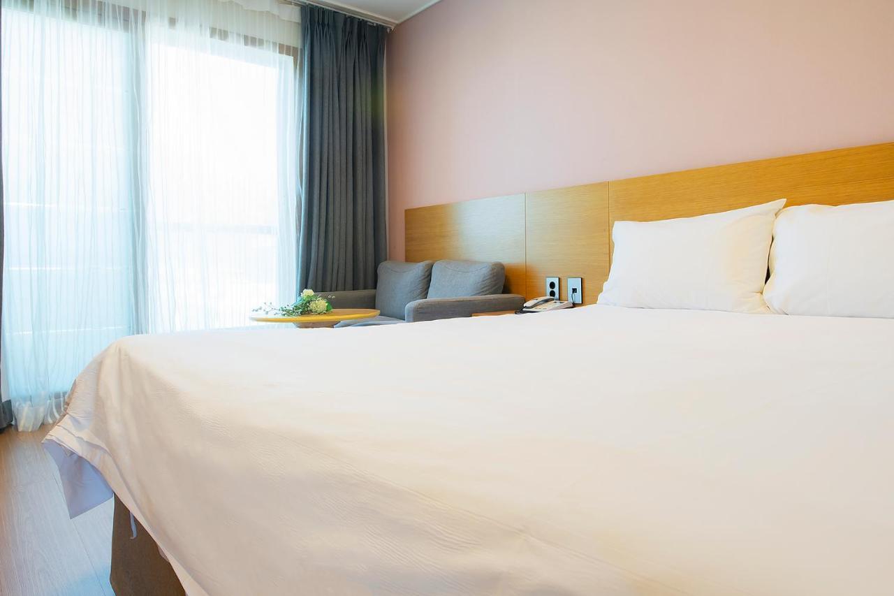 Sims Hotel Jeju Exterior photo